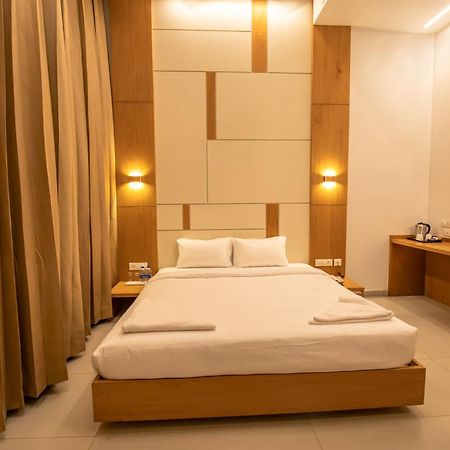 Rathna Residency - Near Us Consulate Hotel Csennai Kültér fotó